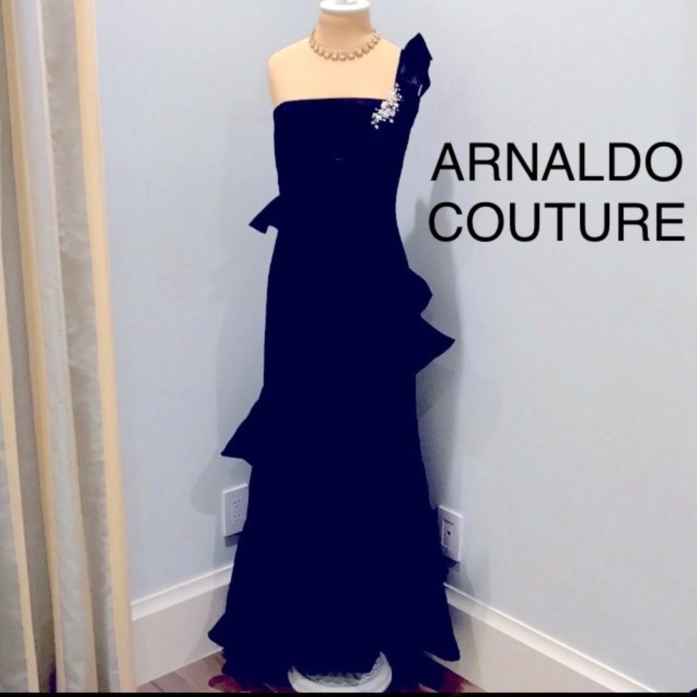💯✅ AUTHENTIC ARNALDO COUTURE ONE SHOULDER GOWN
